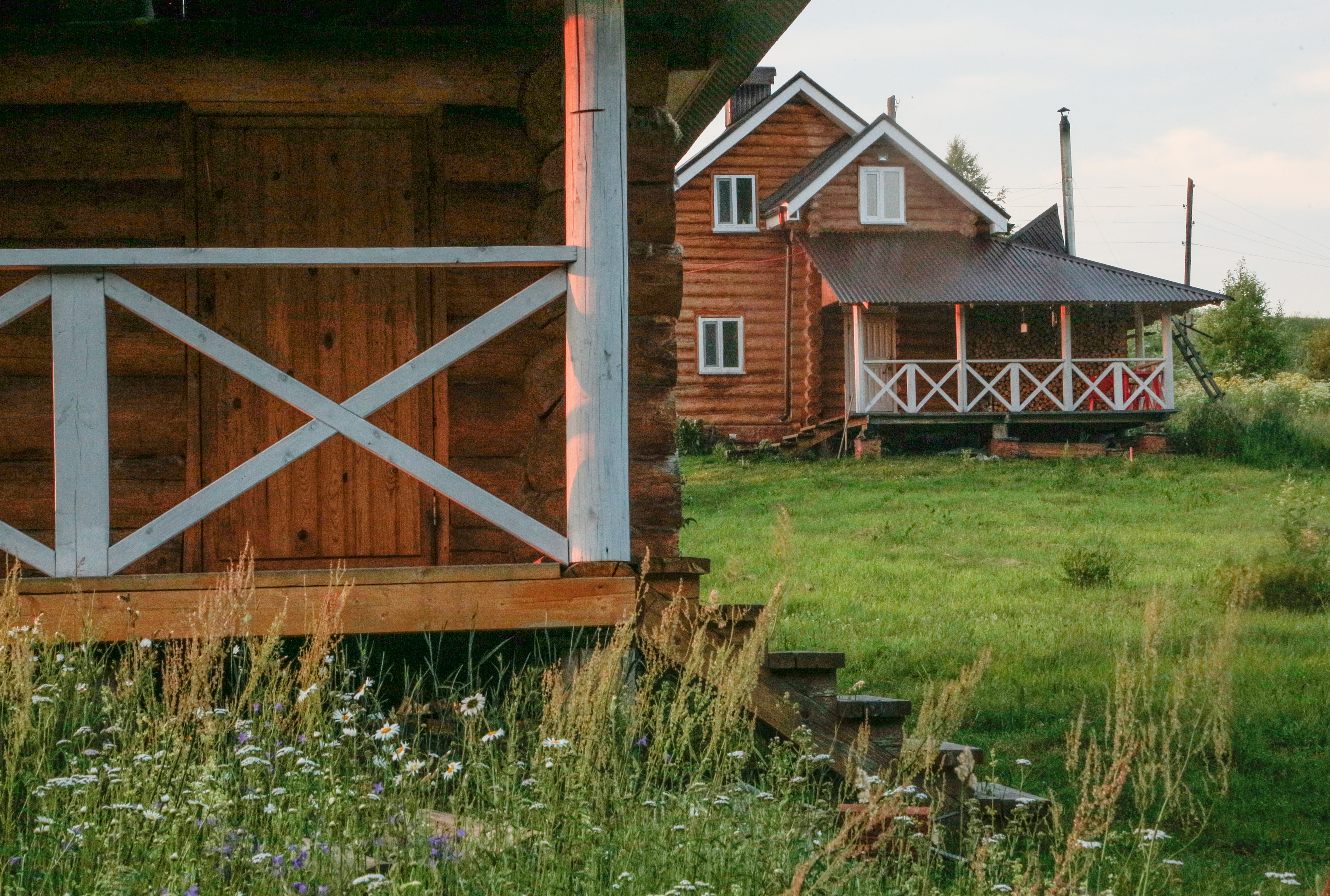 Дом на территории усадьбы